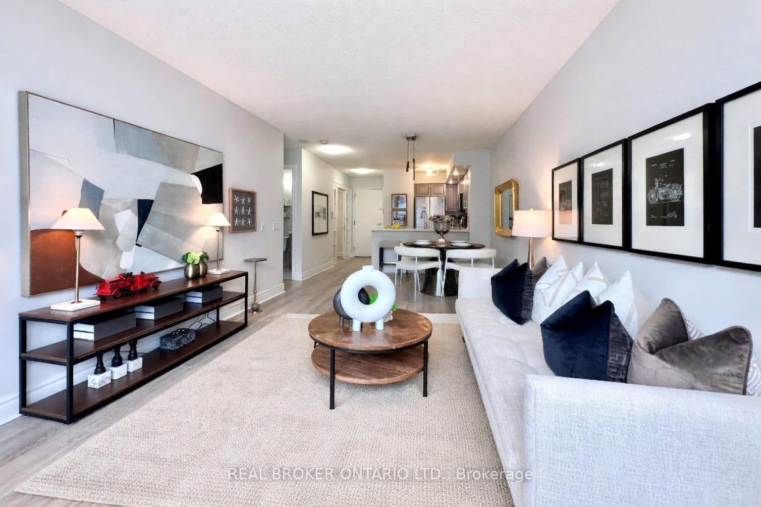 #317 - 5 Northtown Way