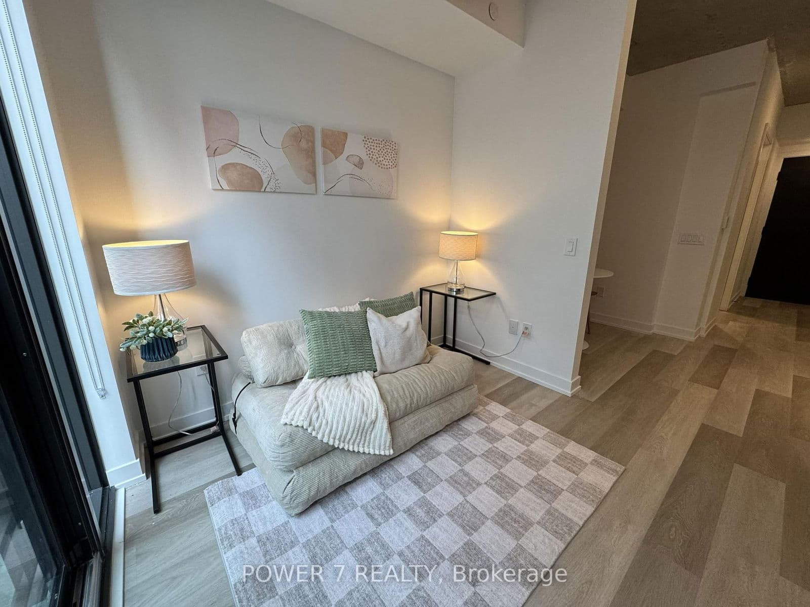 #533 - 28 Eastern Avenue