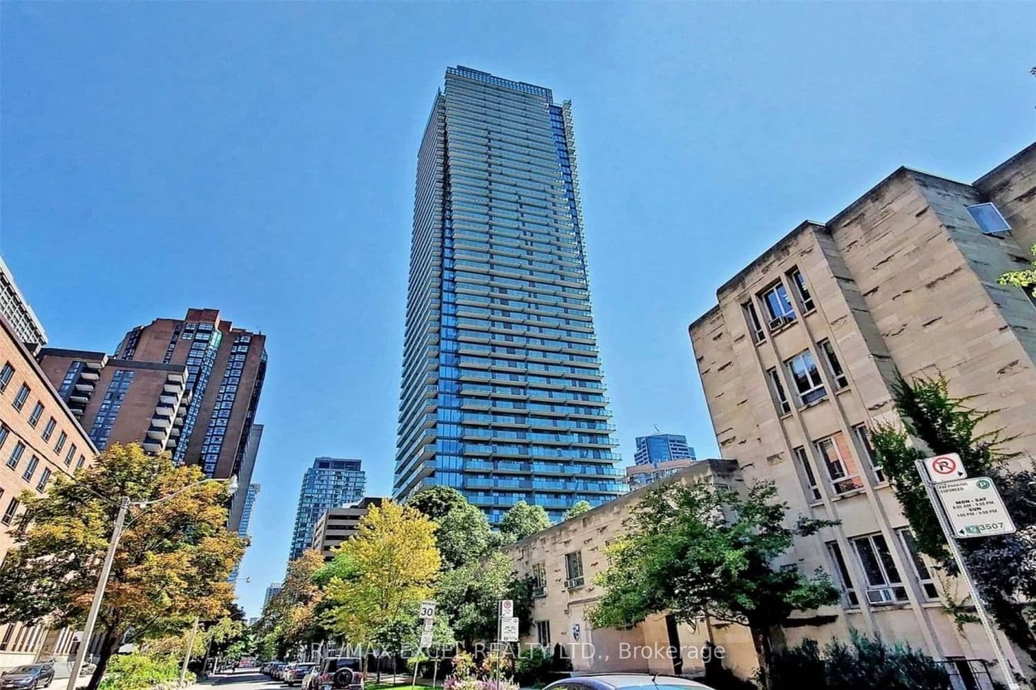 #810 - 65 St Mary Street