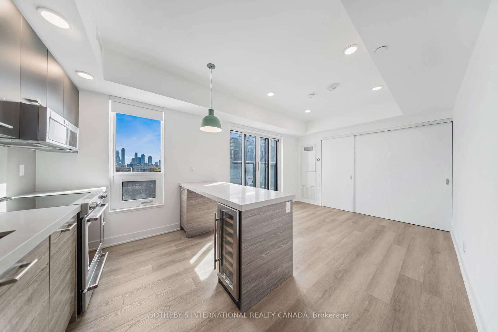 484 Spadina Avenue, Unit 703