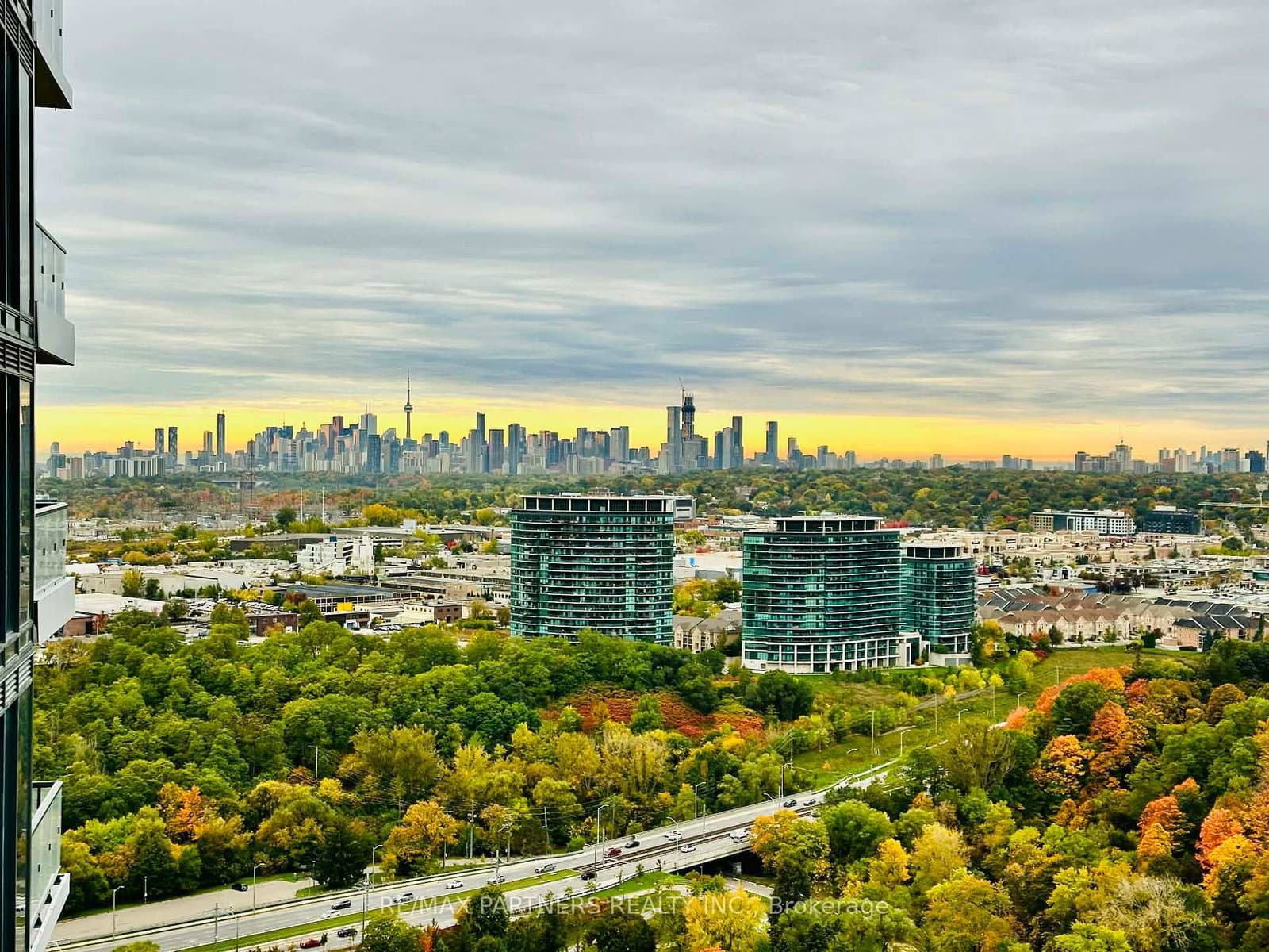 10 Inn on the Park Drive, Unit 2603