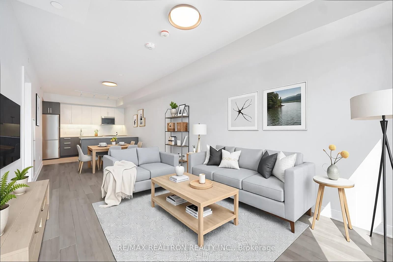 #202 - 664 Spadina Avenue