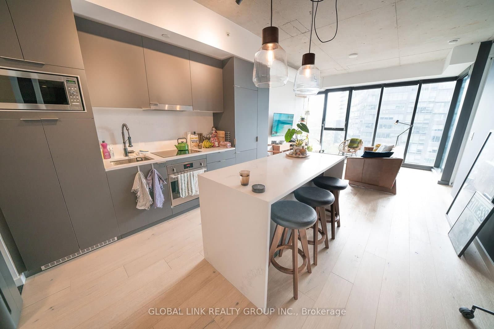 170 Bayview Avenue, Unit 821