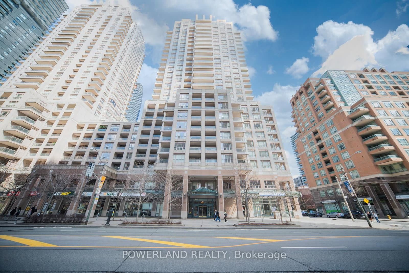 #208 - 909 Bay Street