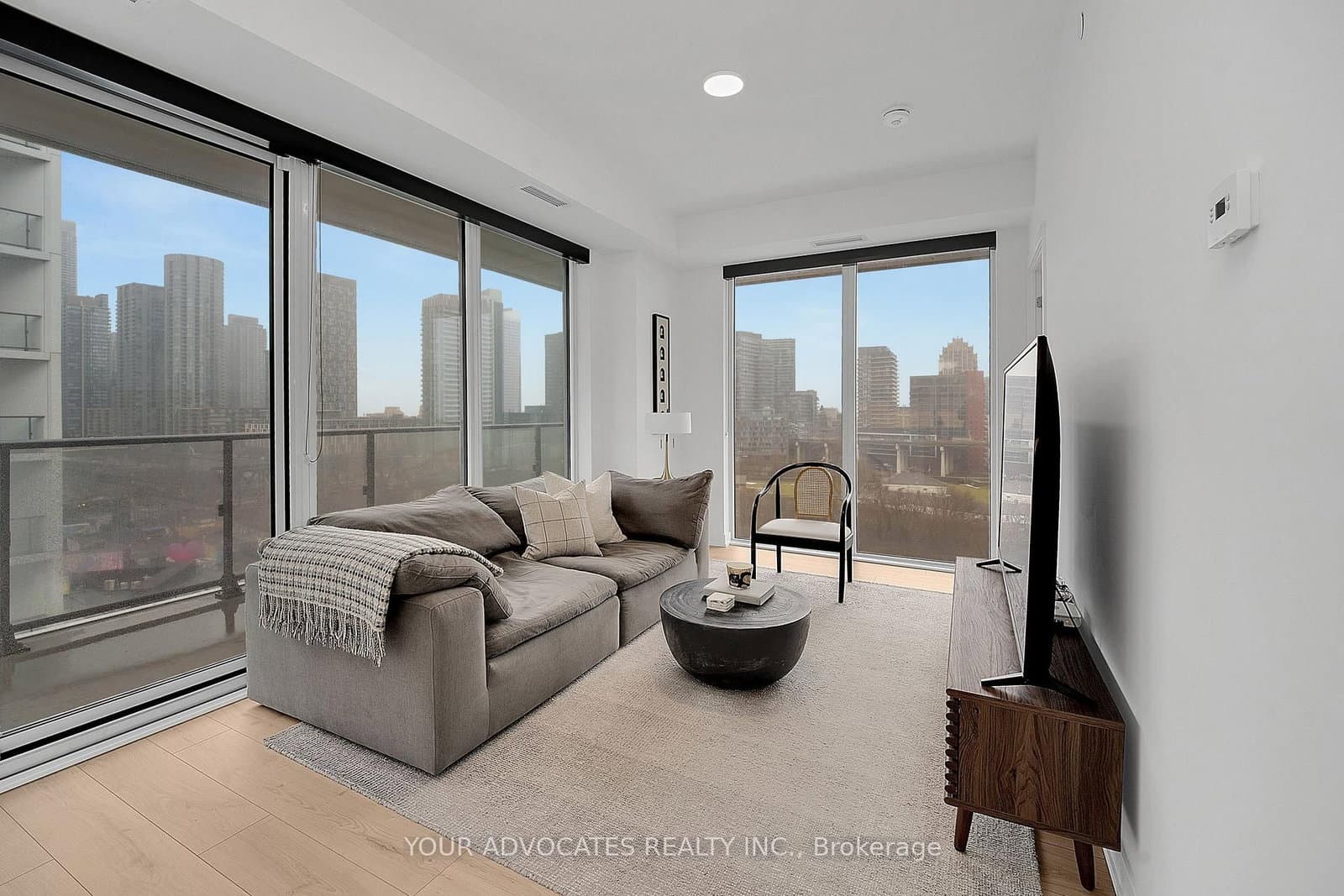 #902 - 9 Tecumseth Street