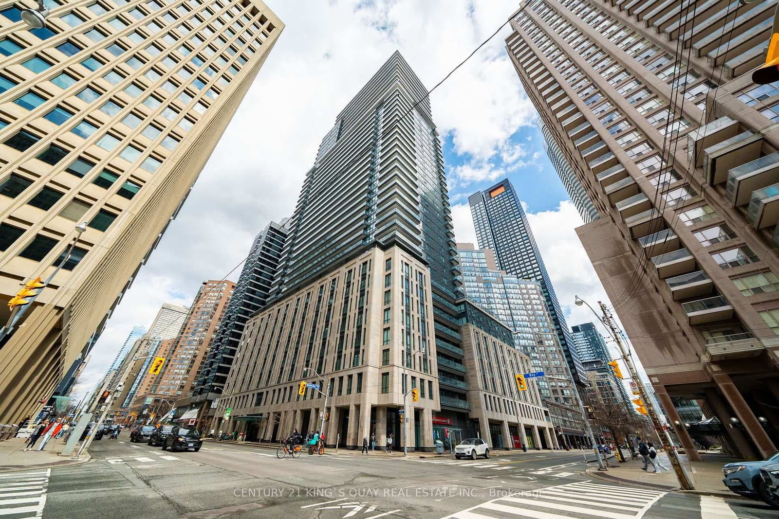 #PH5 - 955 Bay Street