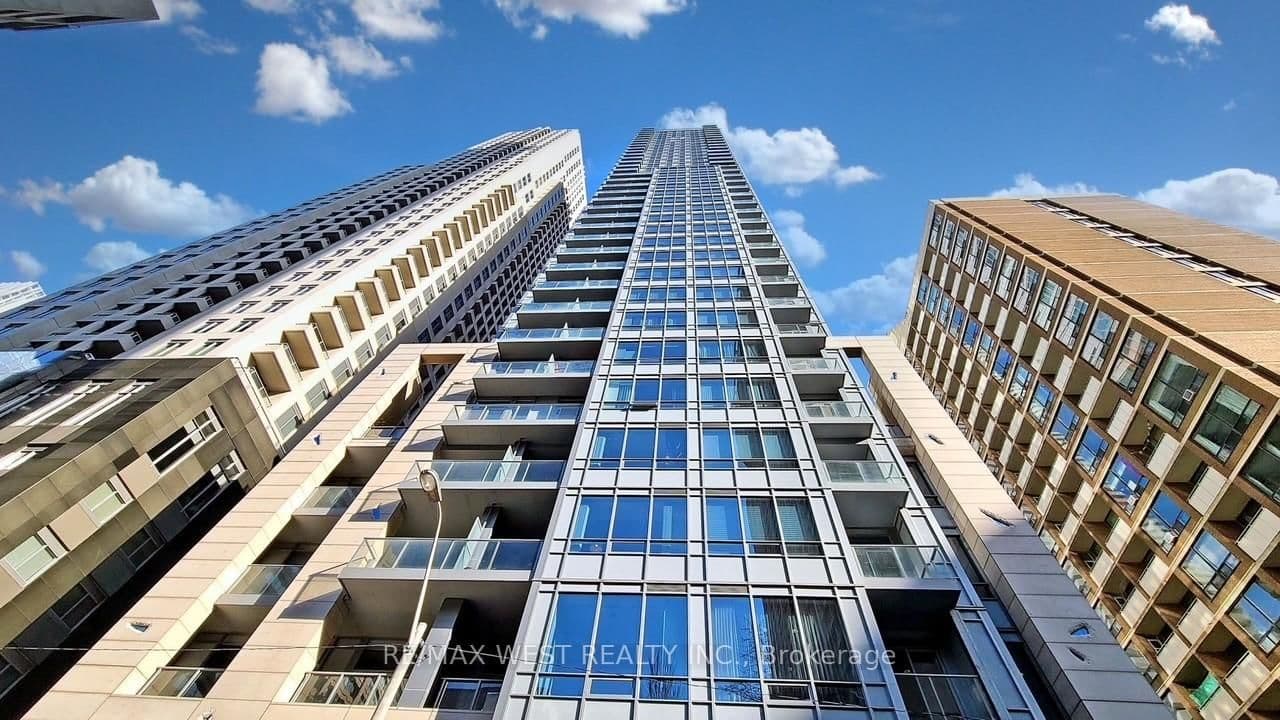 #1202 - 21 Balmuto Street