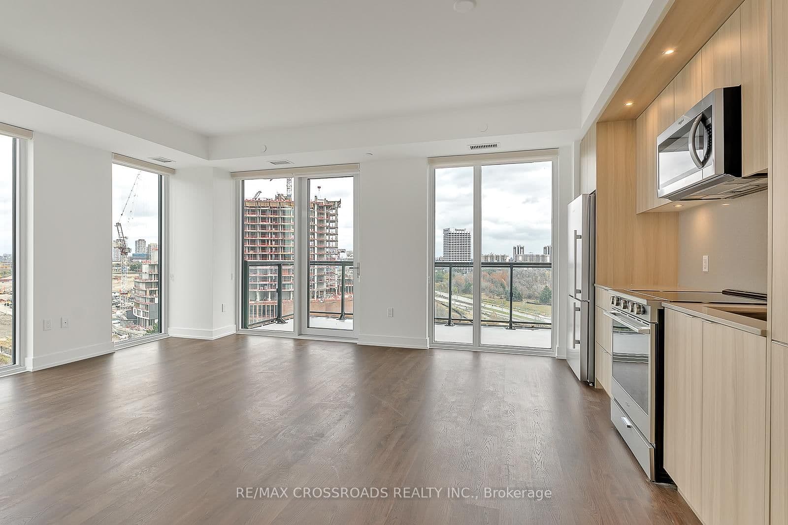 30 Inn On The Park Drive, Unit 1004