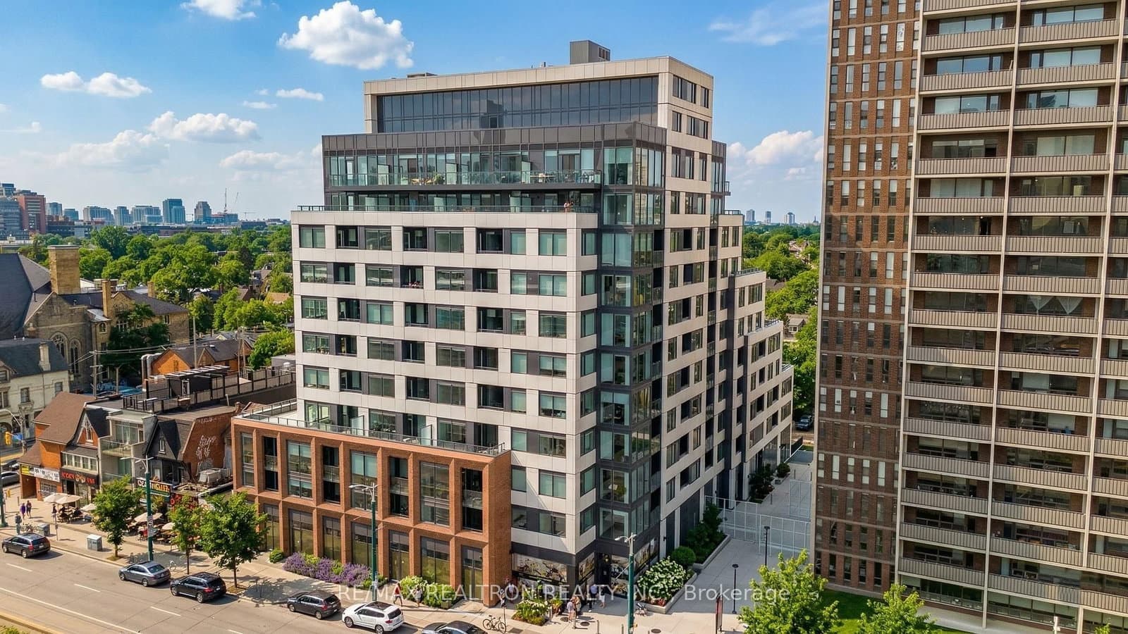 #205 - 664 Spadina Avenue