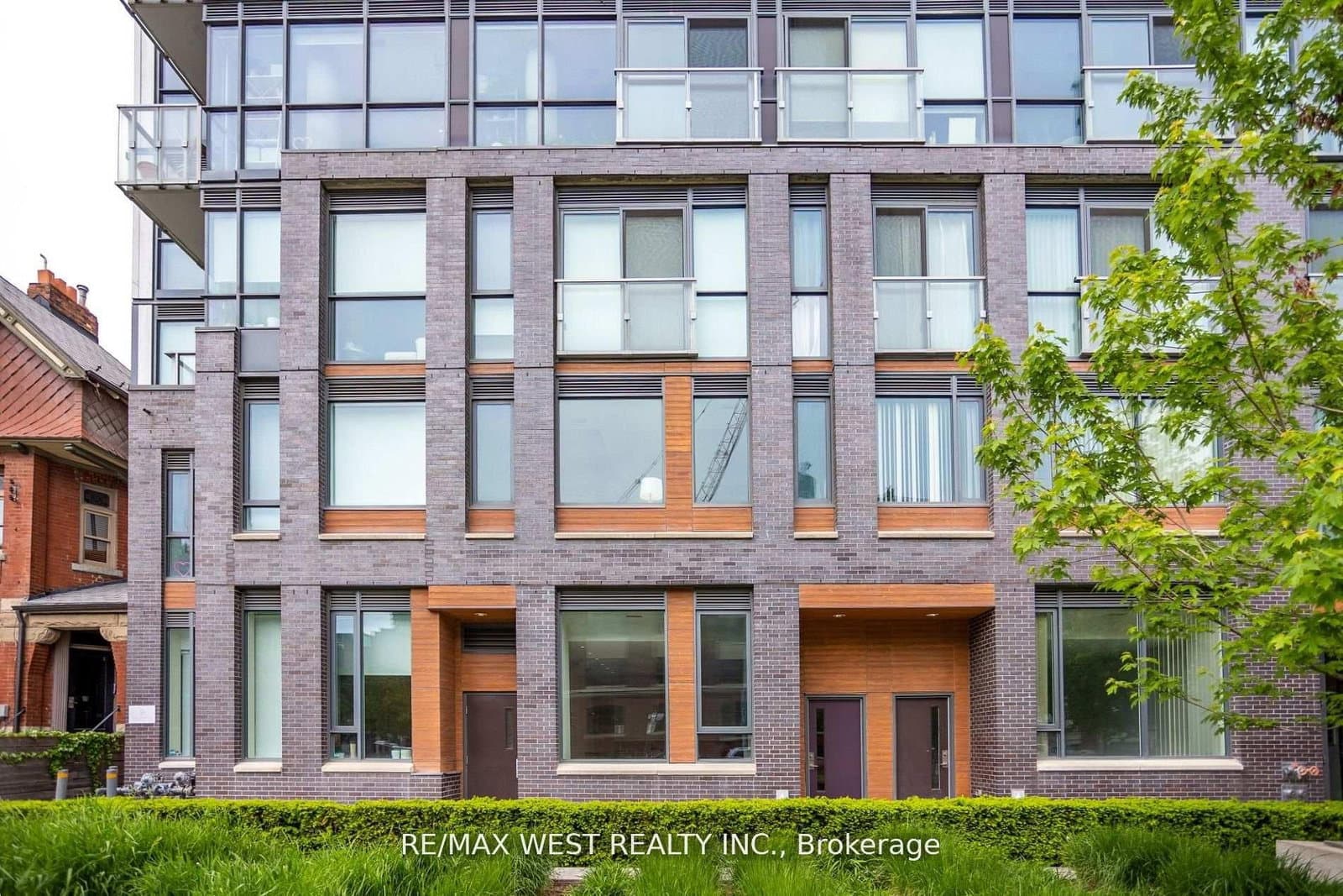 #TH02 - 508 Wellington Street W