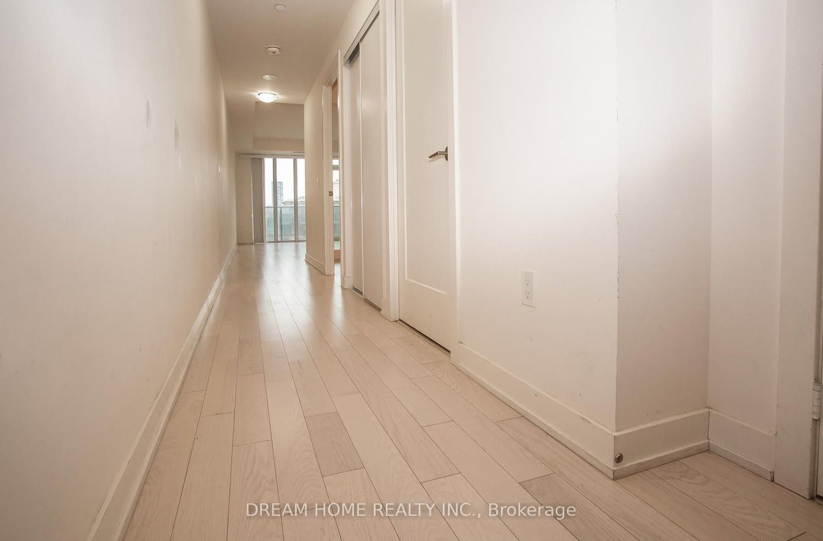 #816 - 330 Richmond Street W