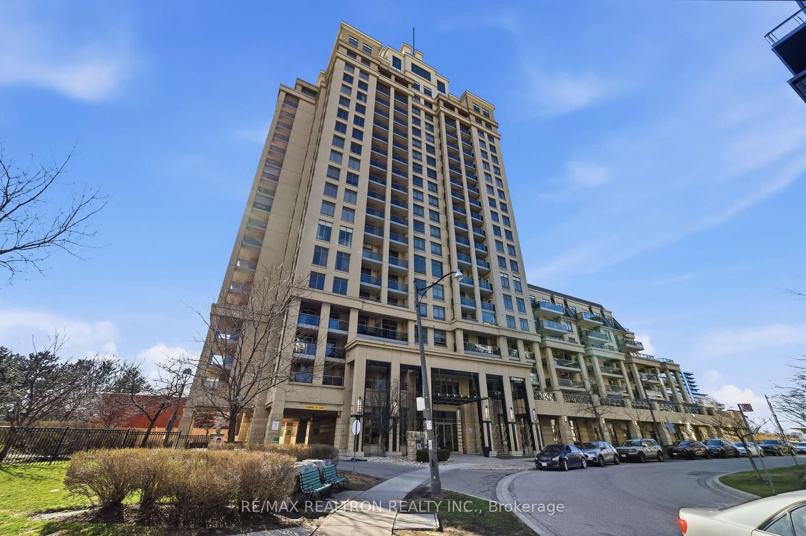 #704 - 18 Kenaston Gardens