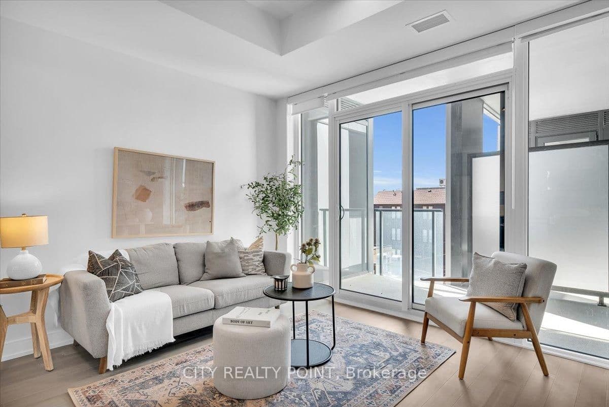 #216 - 664 Spadina Avenue