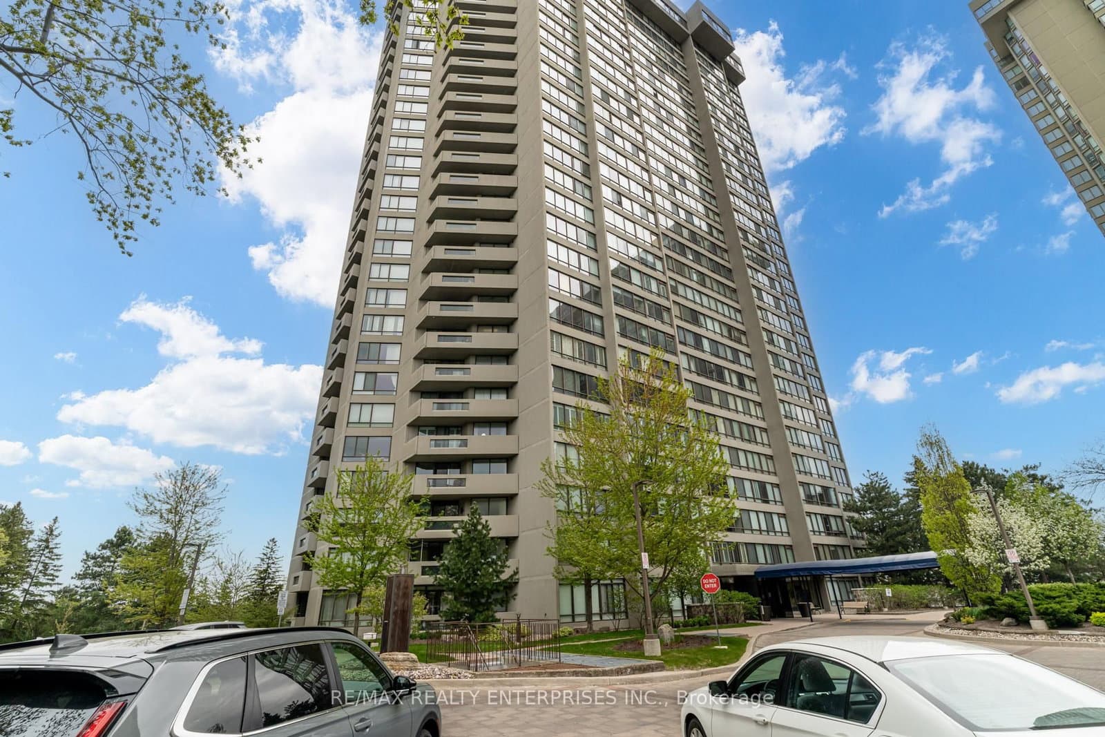 #204 - 65 Skymark Drive