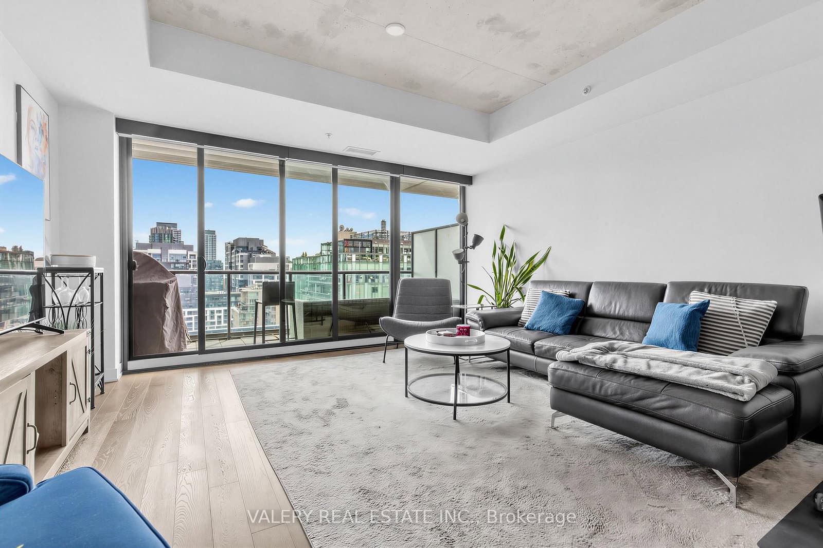 629 King Street W, Unit PH06