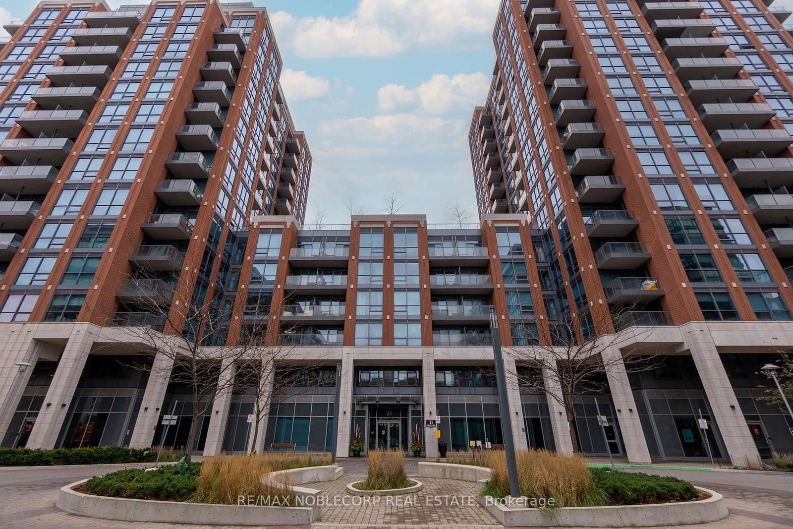 #923 - 31 Tippett Road