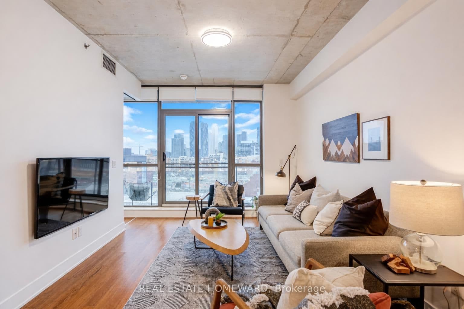 #709 - 90 Trinity Street