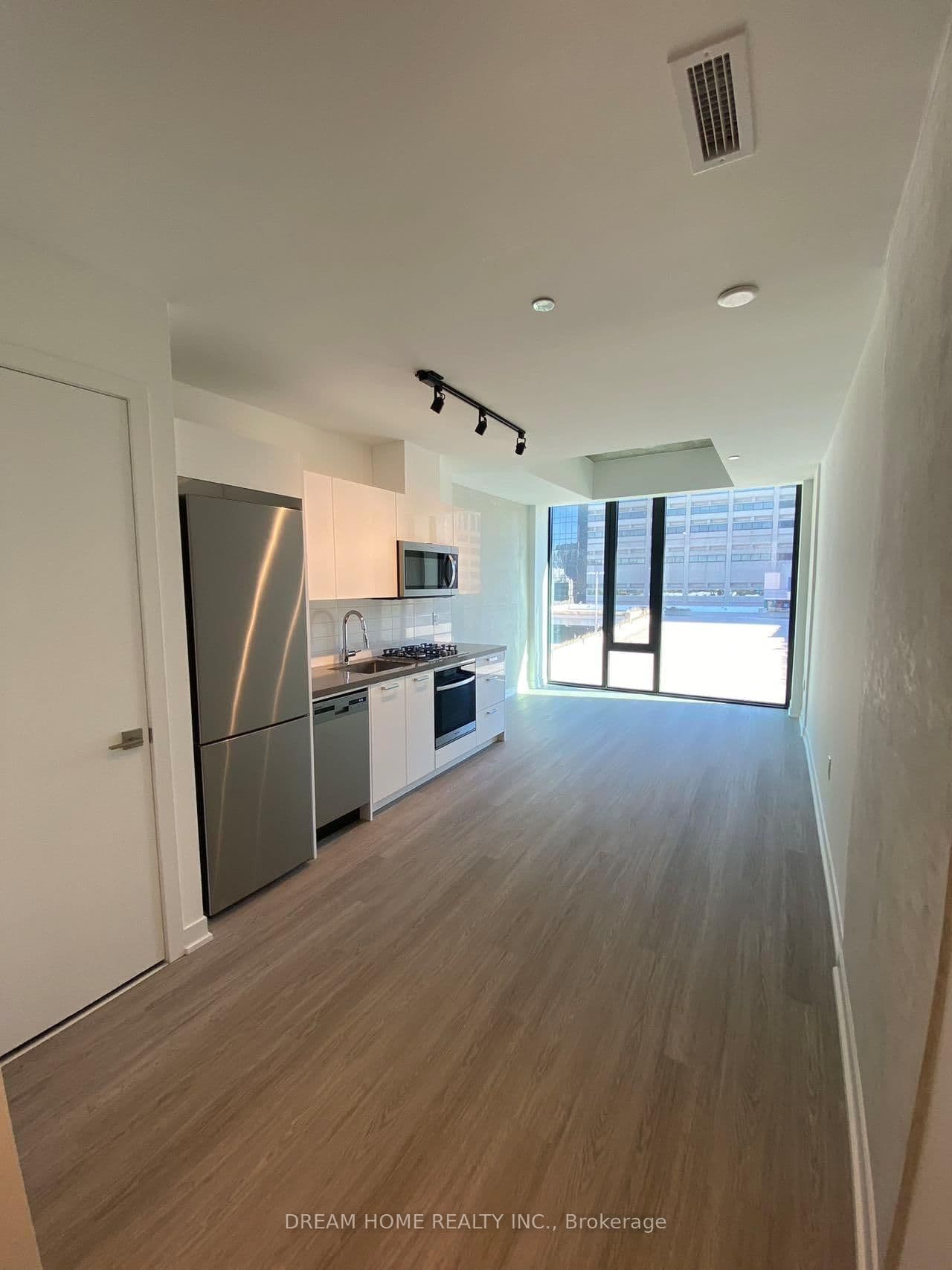 195 mccaul Street, Unit 707