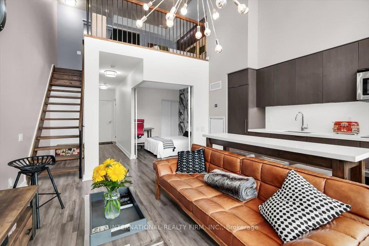 #318 - 5 Hanna Avenue