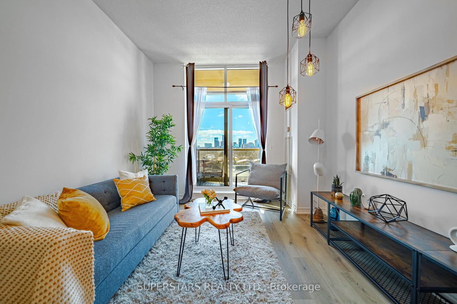 #713 - 18 Kenaston Gardens