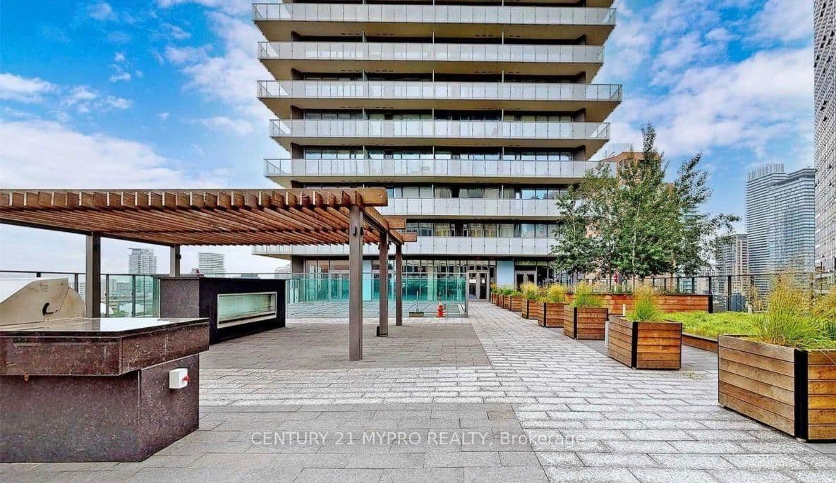 #417 - 57 St. Joseph Street