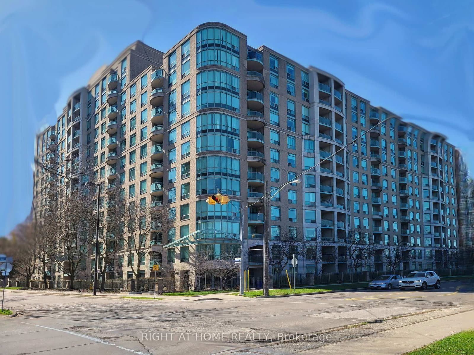 #300 - 28 Pemberton Avenue
