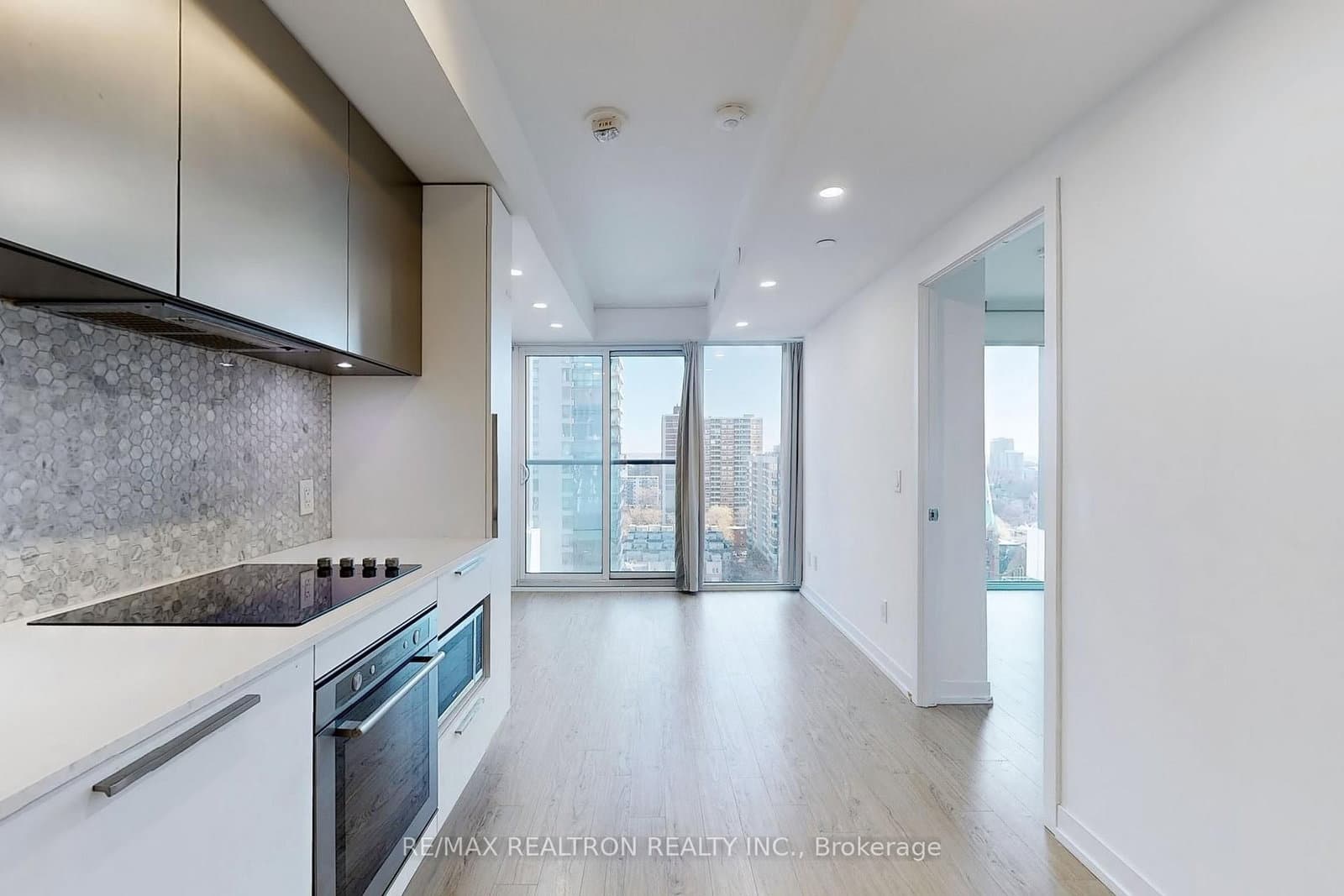 #1815 - 85 Wood Street