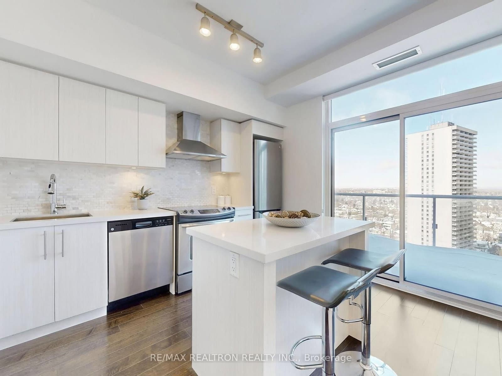 #Ph03 - 58 Orchard View Boulevard