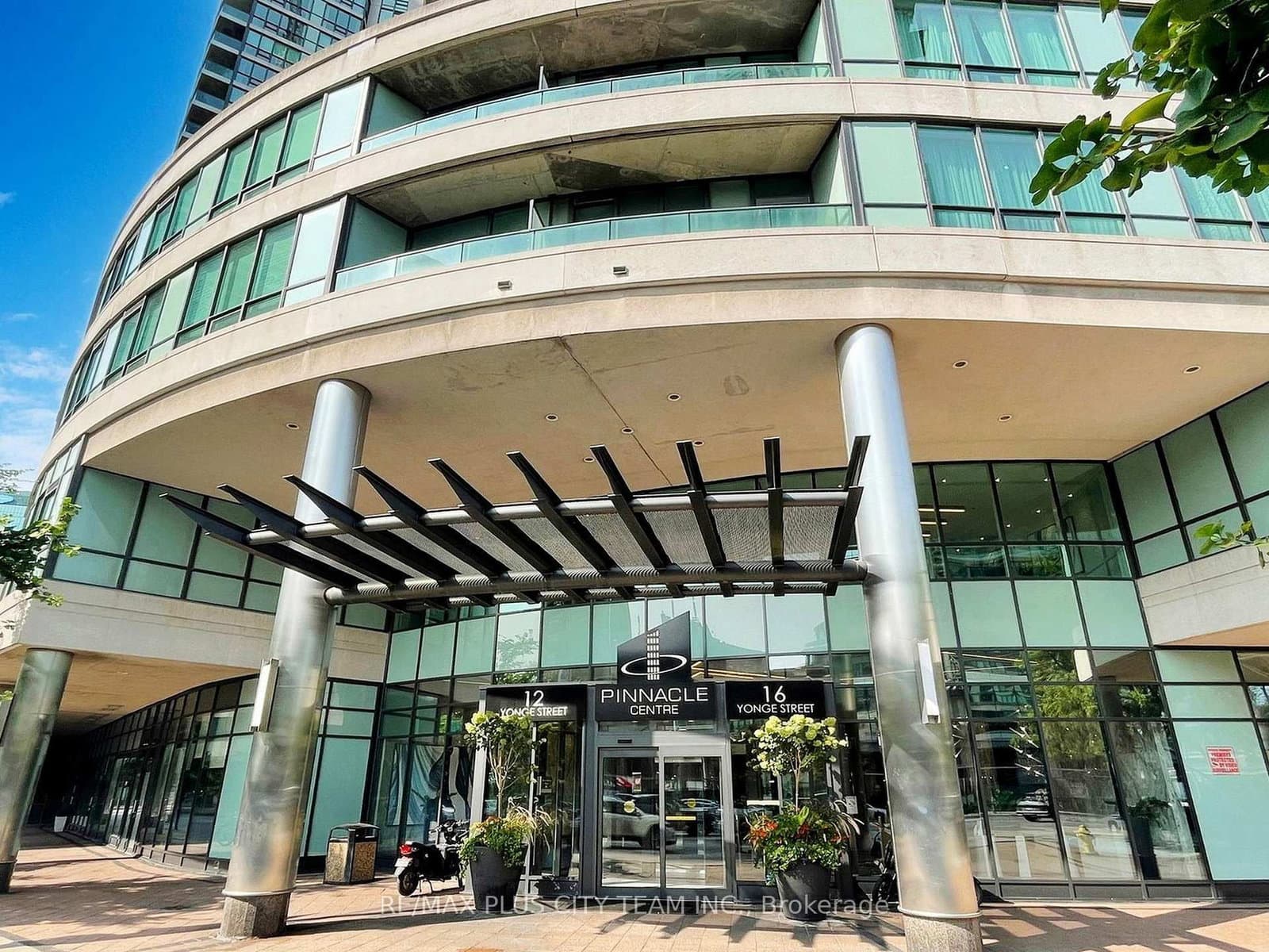 #502 - 16 Yonge Street