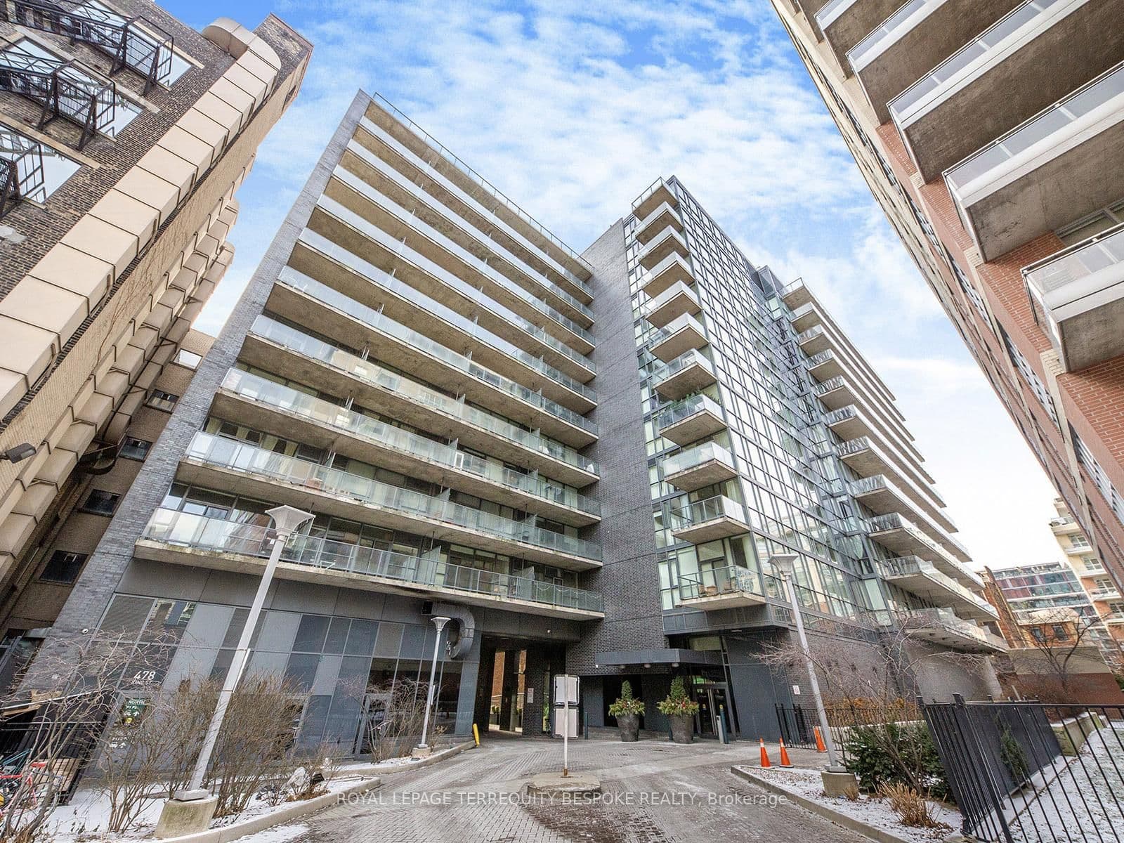 #202 - 478 King Street W