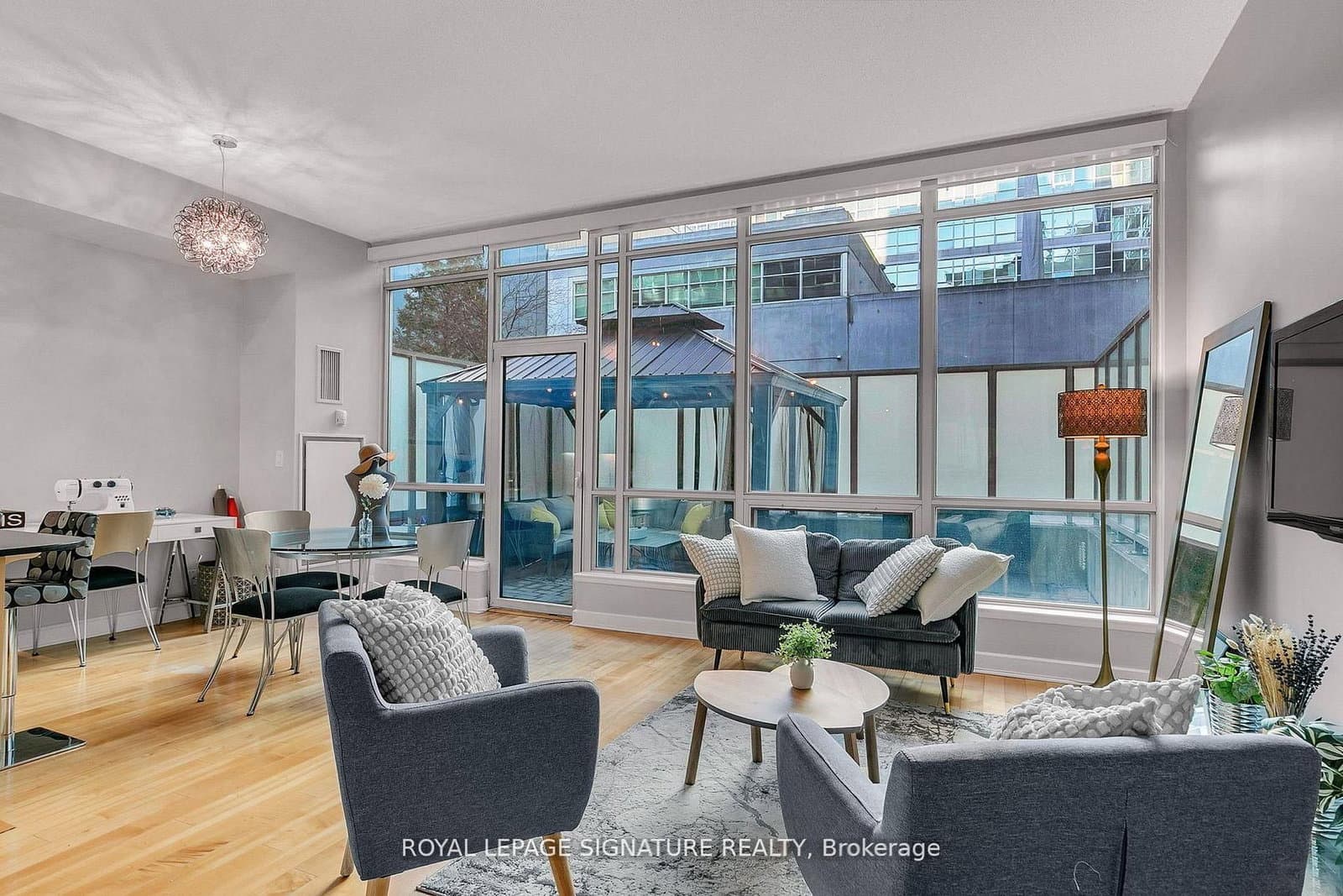 #G25 - 350 Wellington Street W