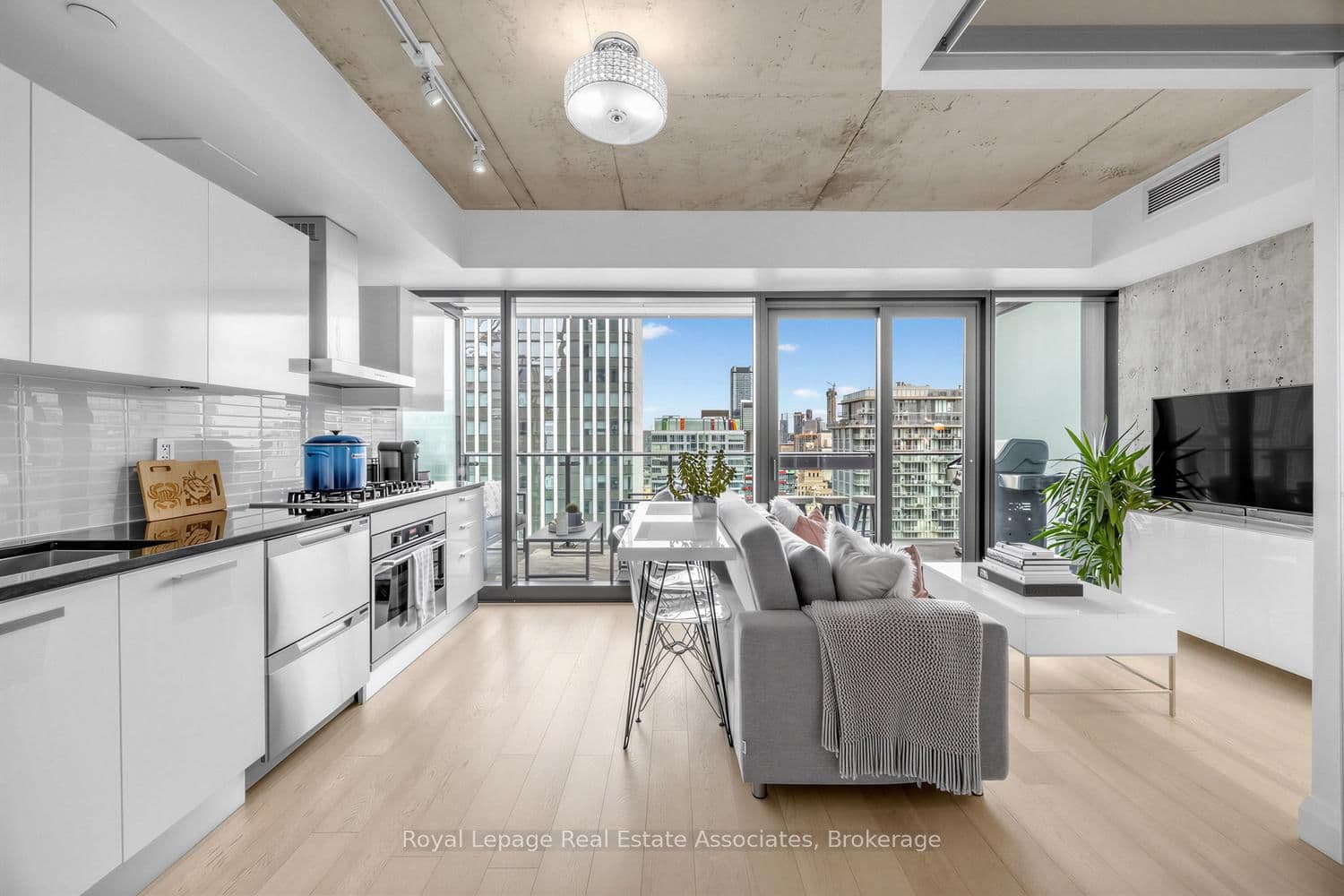 #3102 - 224 King Street W