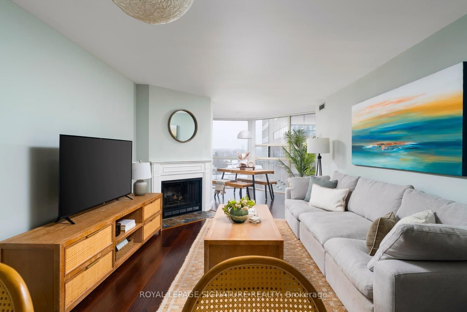 #903 - 725 King Street W