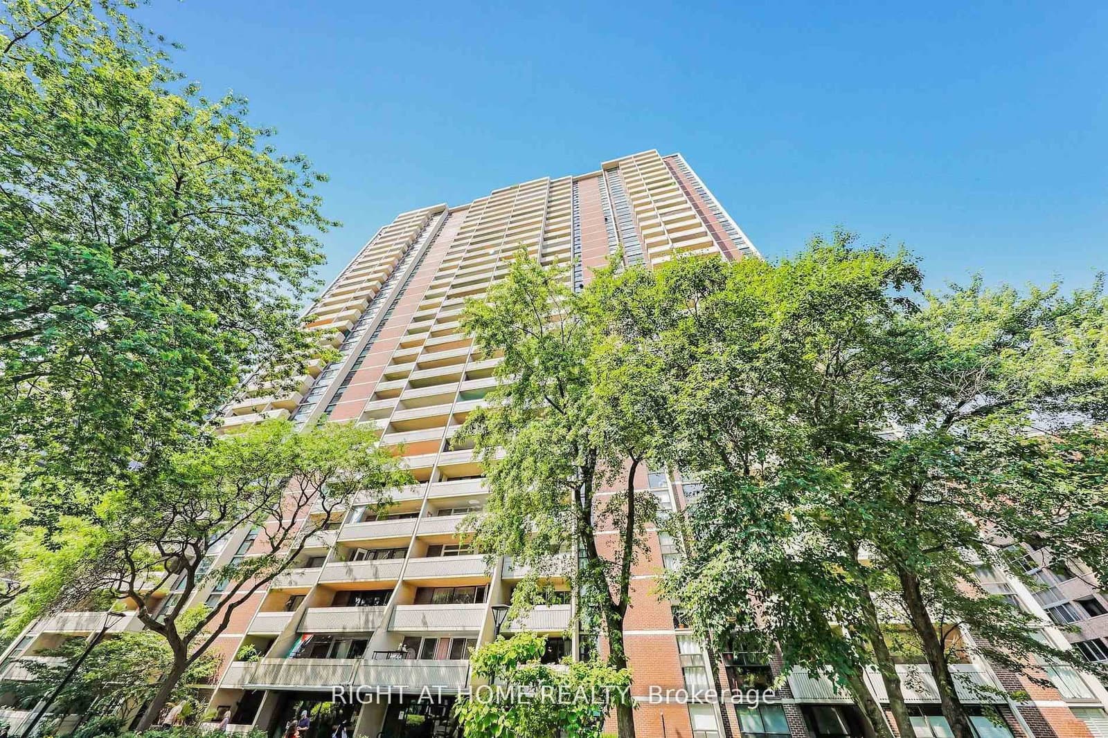 #908 - 40 Homewood Avenue