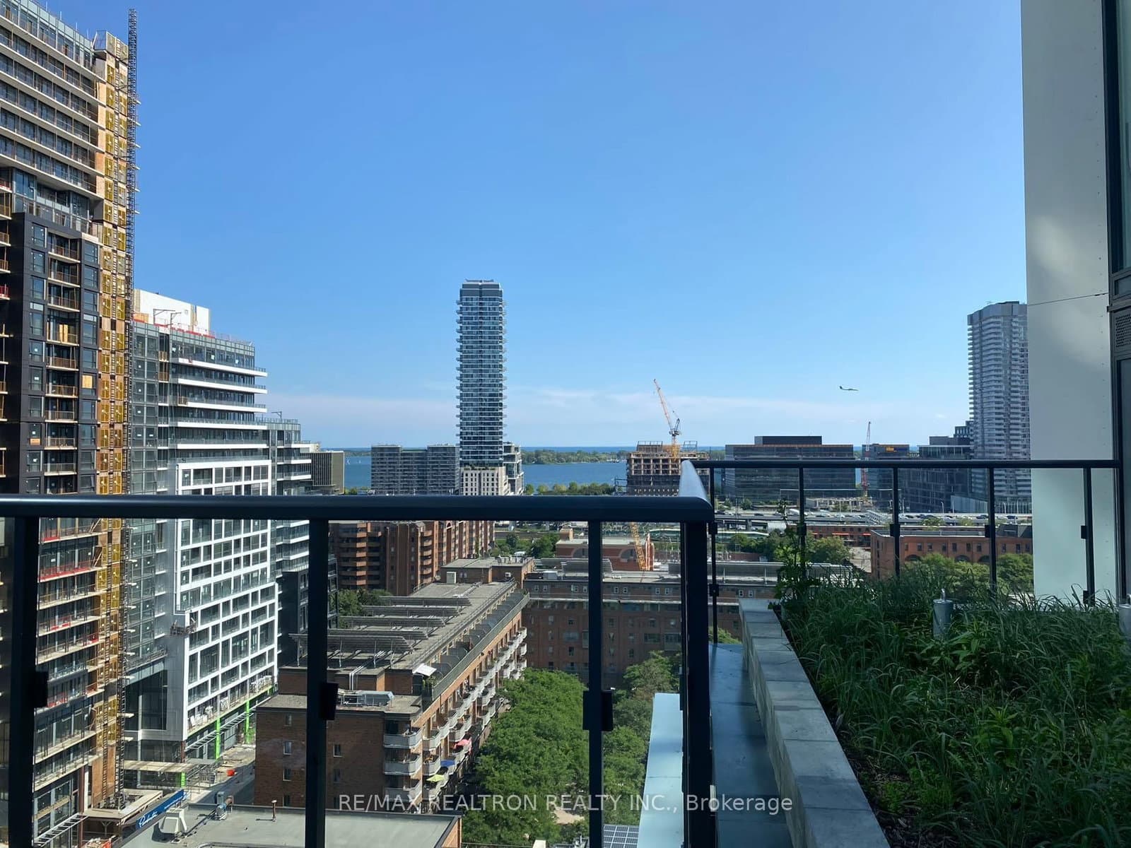 #203 - 158 Front Street E