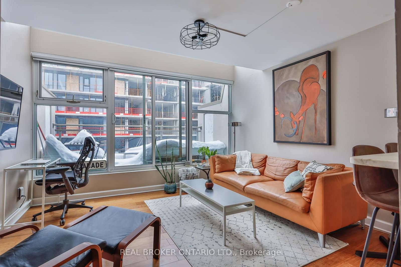 #912 - 222 The Esplanade