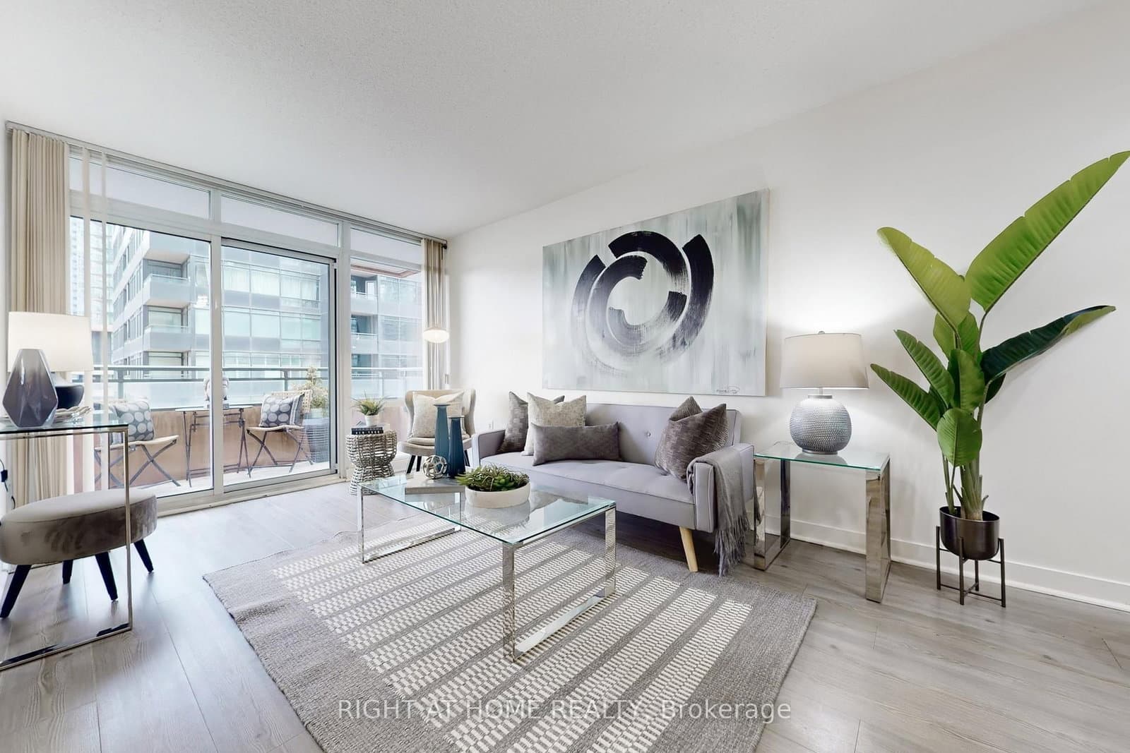 #727 - 4K Spadina Avenue