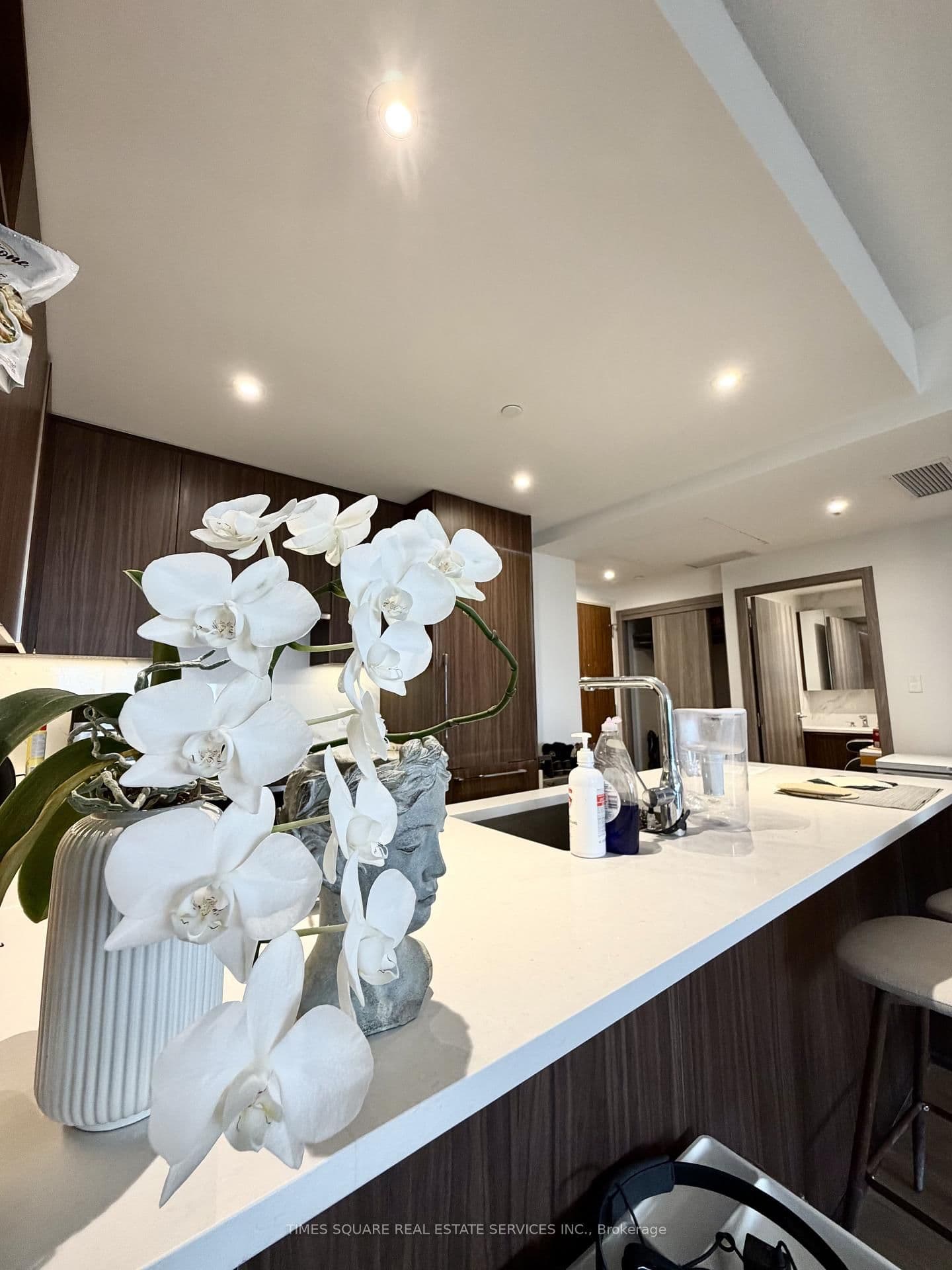 27 McMahon Drive, Unit 2203