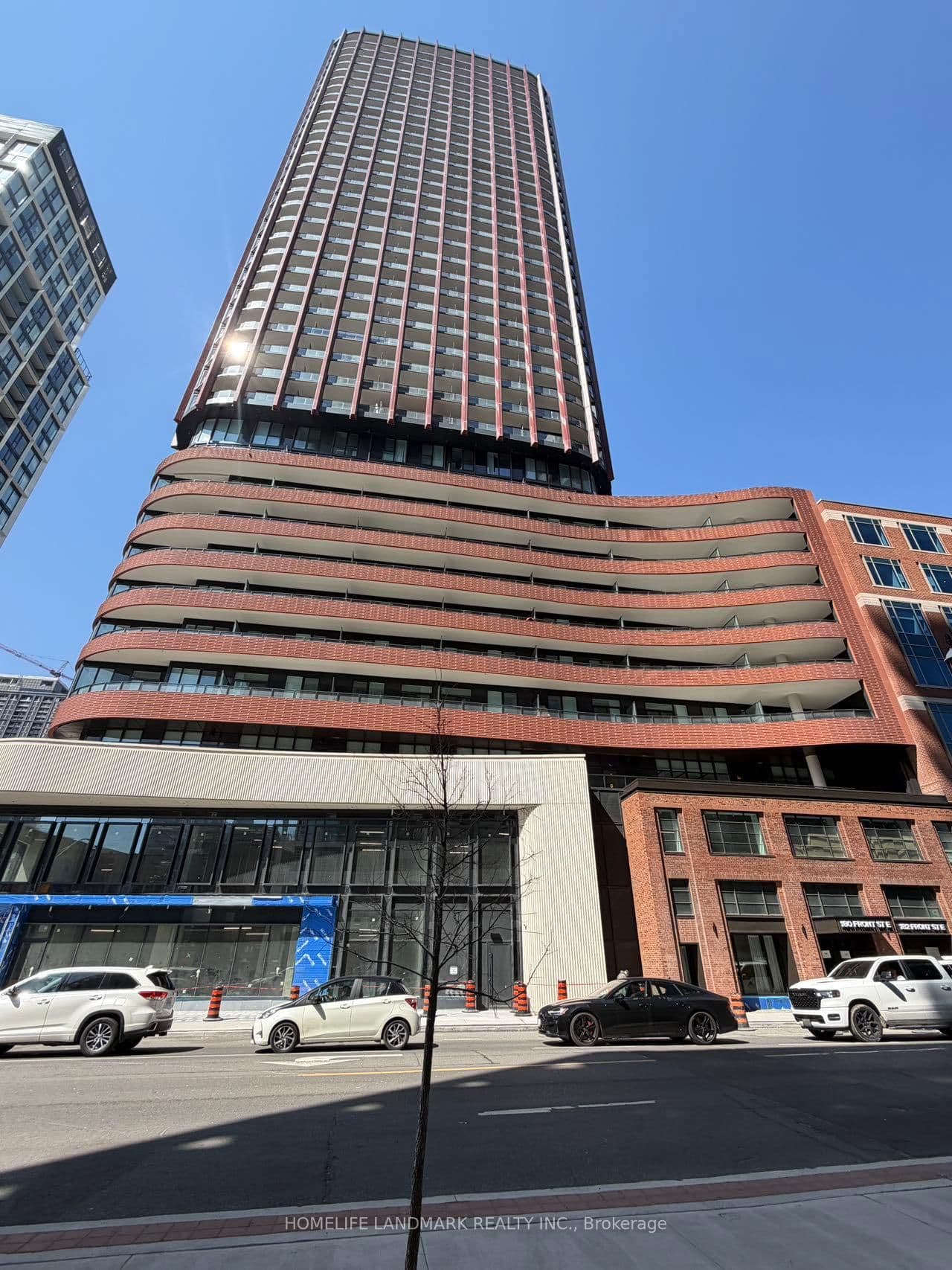 #916 - 180 Front Street E