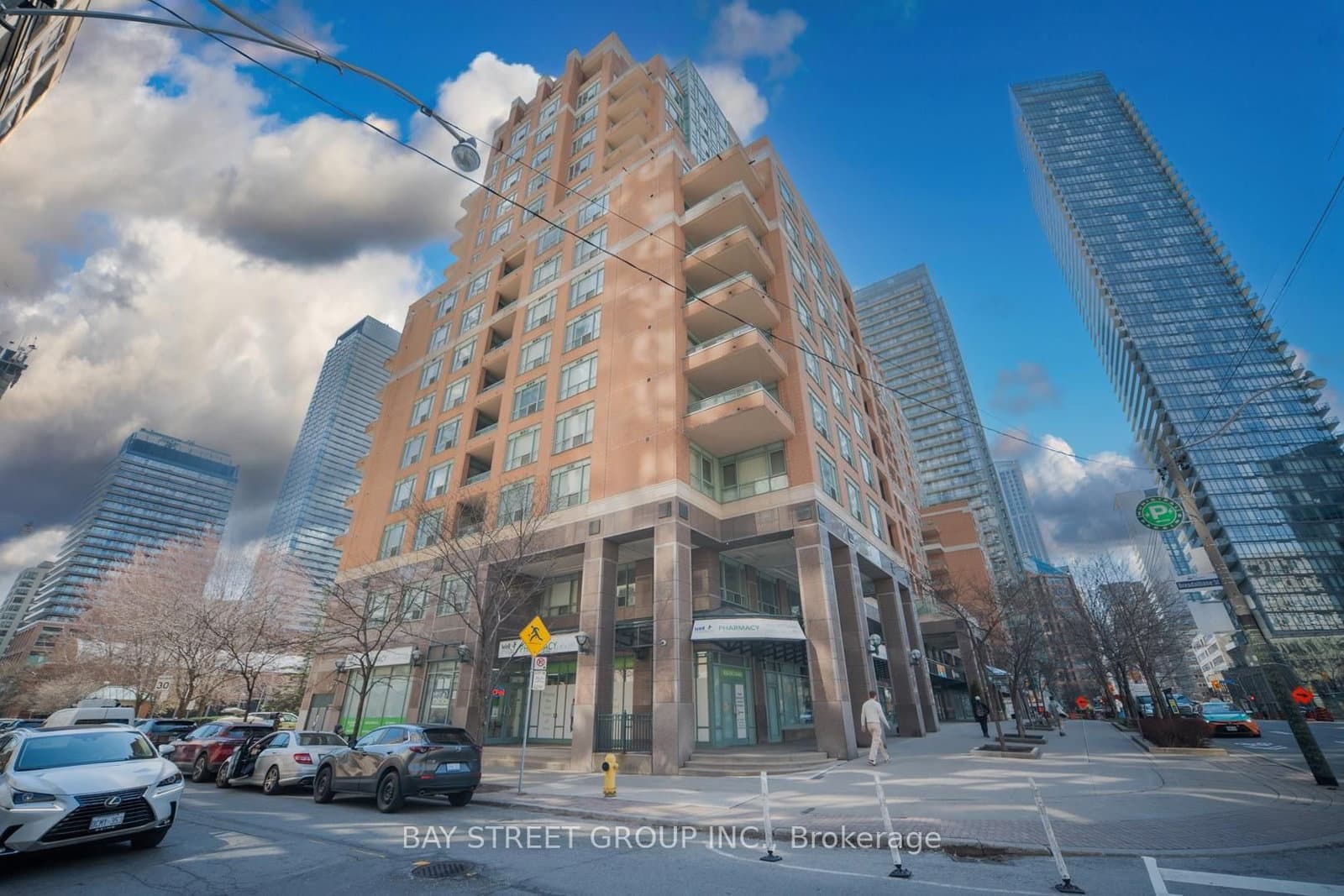 #713 - 889 Bay Street