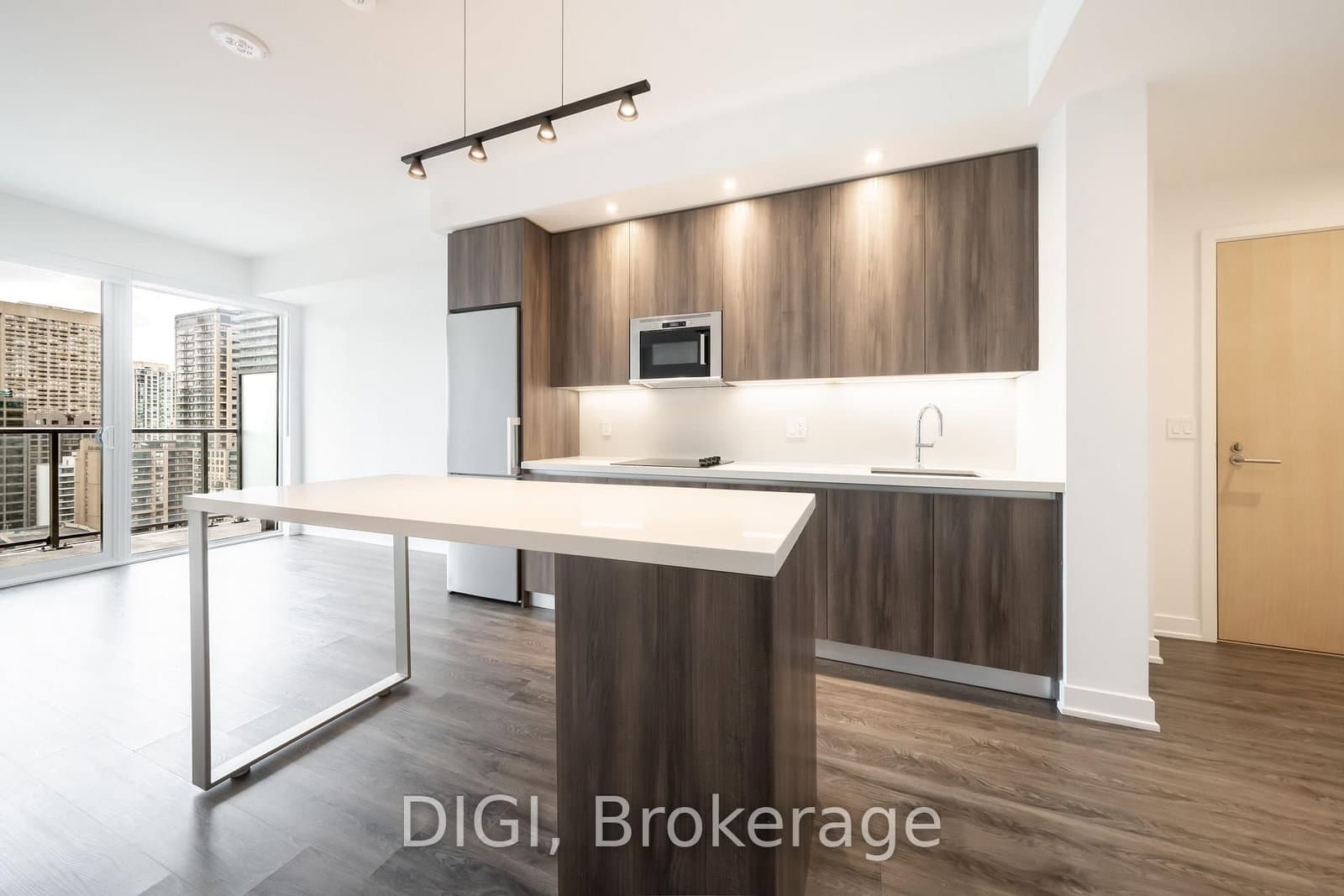 #2004 - 8 Gloucester Street