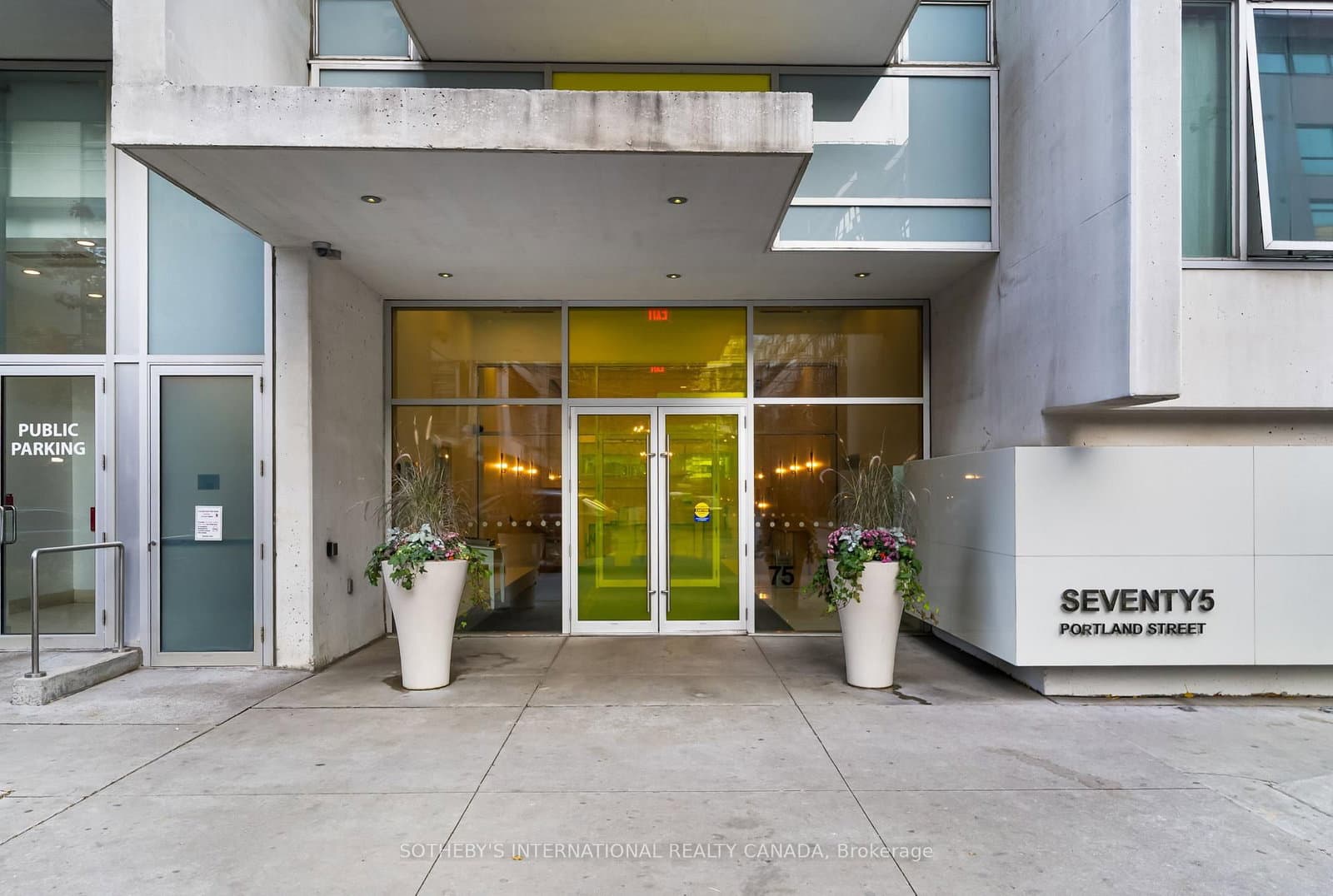 #302 - 75 Portland Street