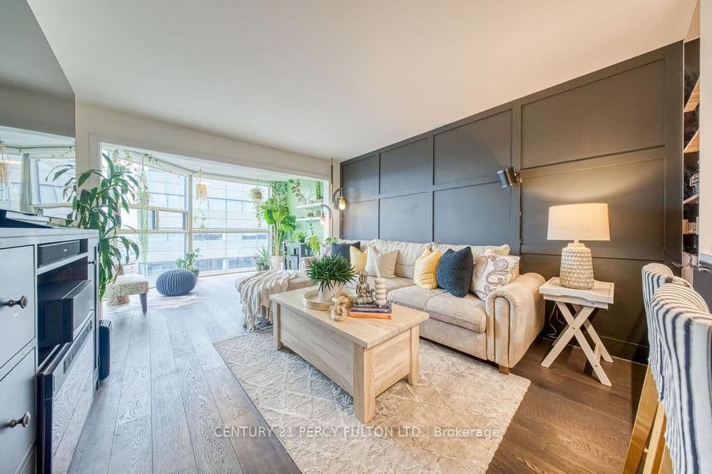 #1201 - 725 King Street W