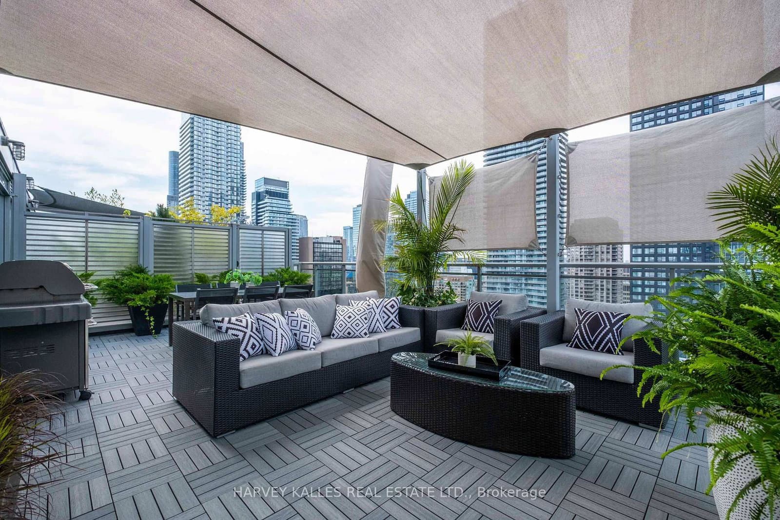 #PH2 - 22 Wellesley Street E