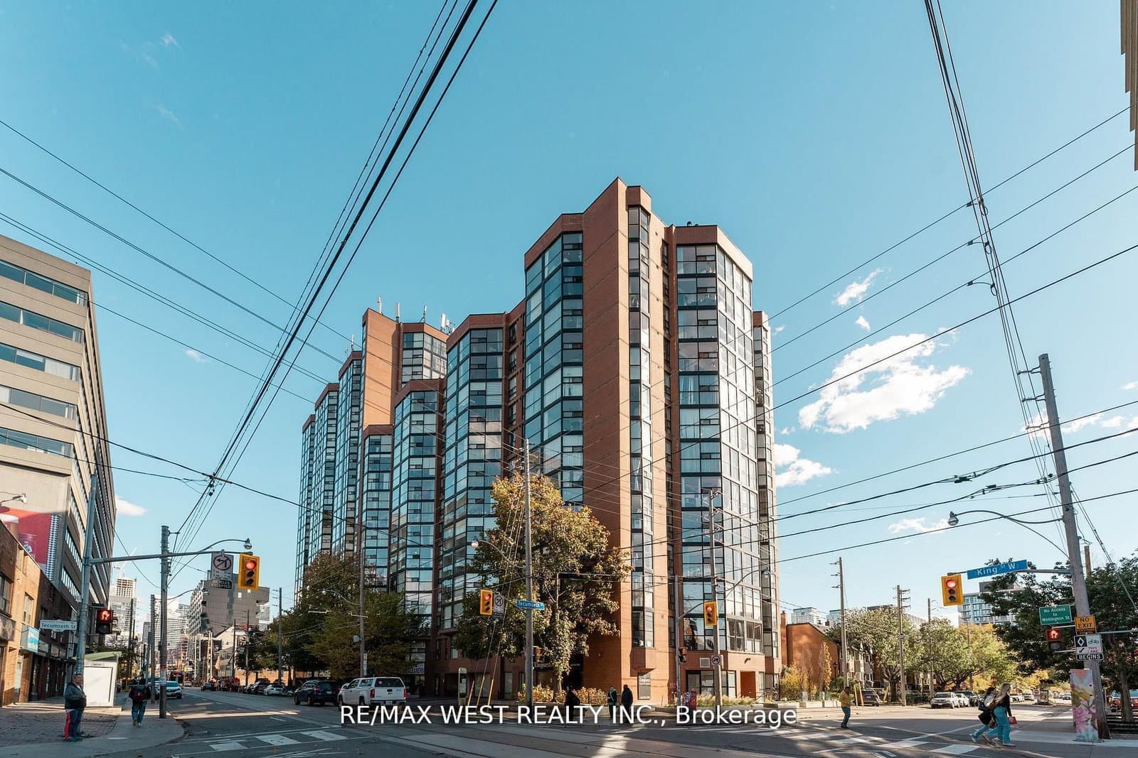 #205 - 725 King Street W