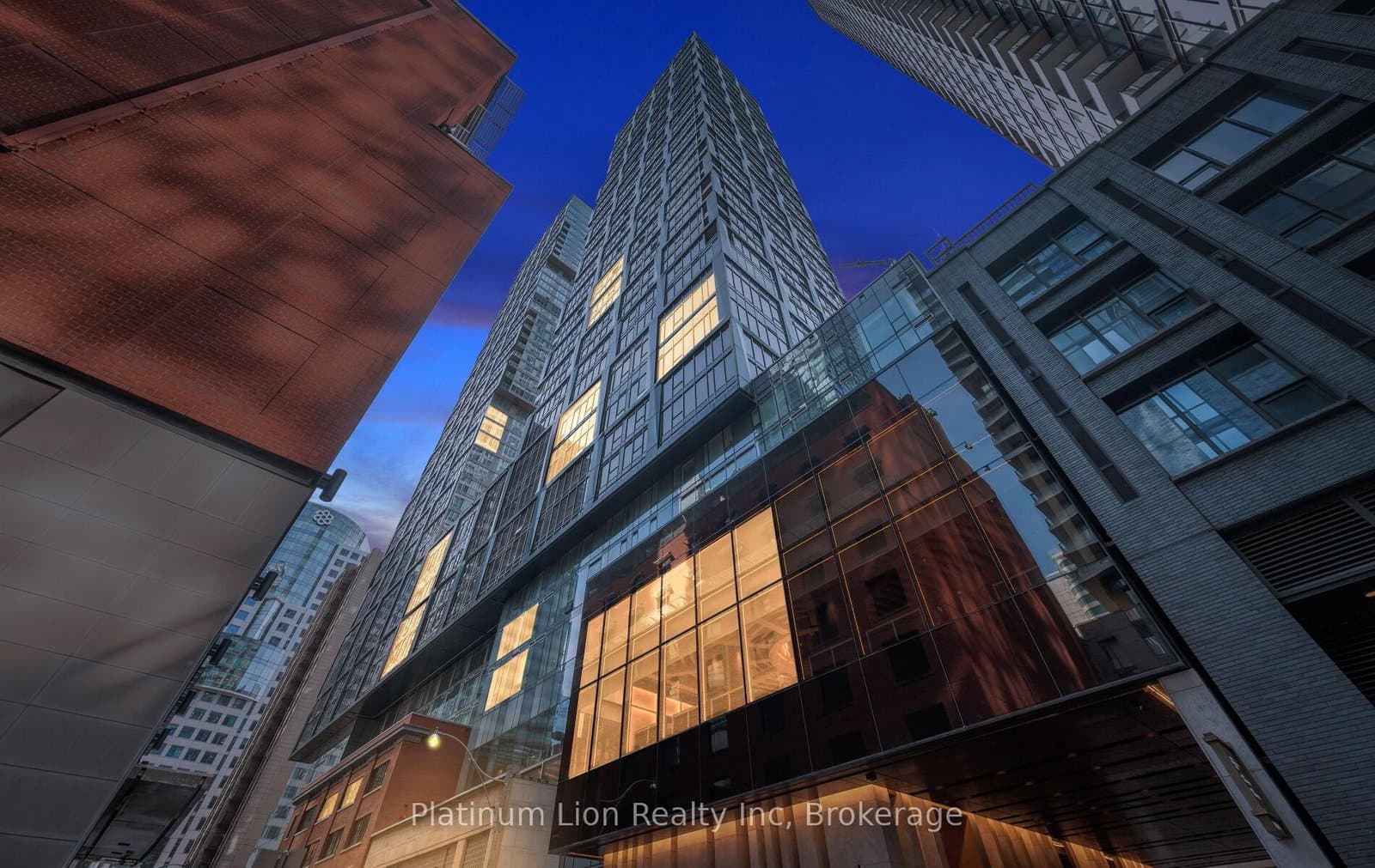 #620 - 15 Mercer Street