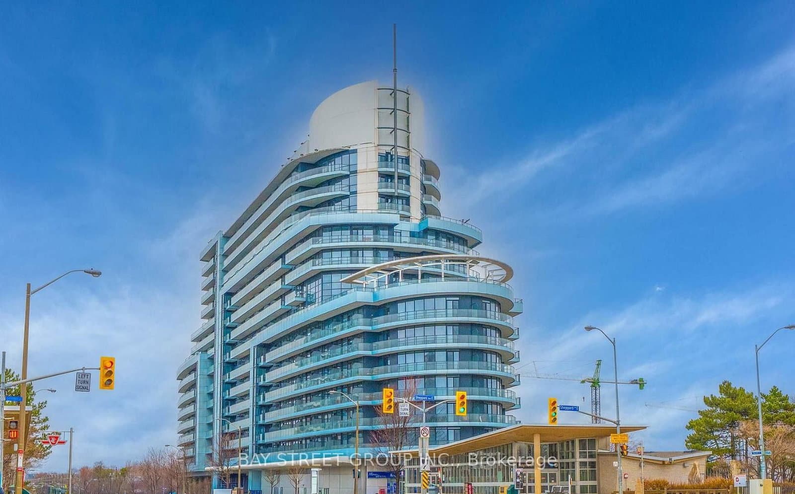#1421 - 2885 Bayview Avenue