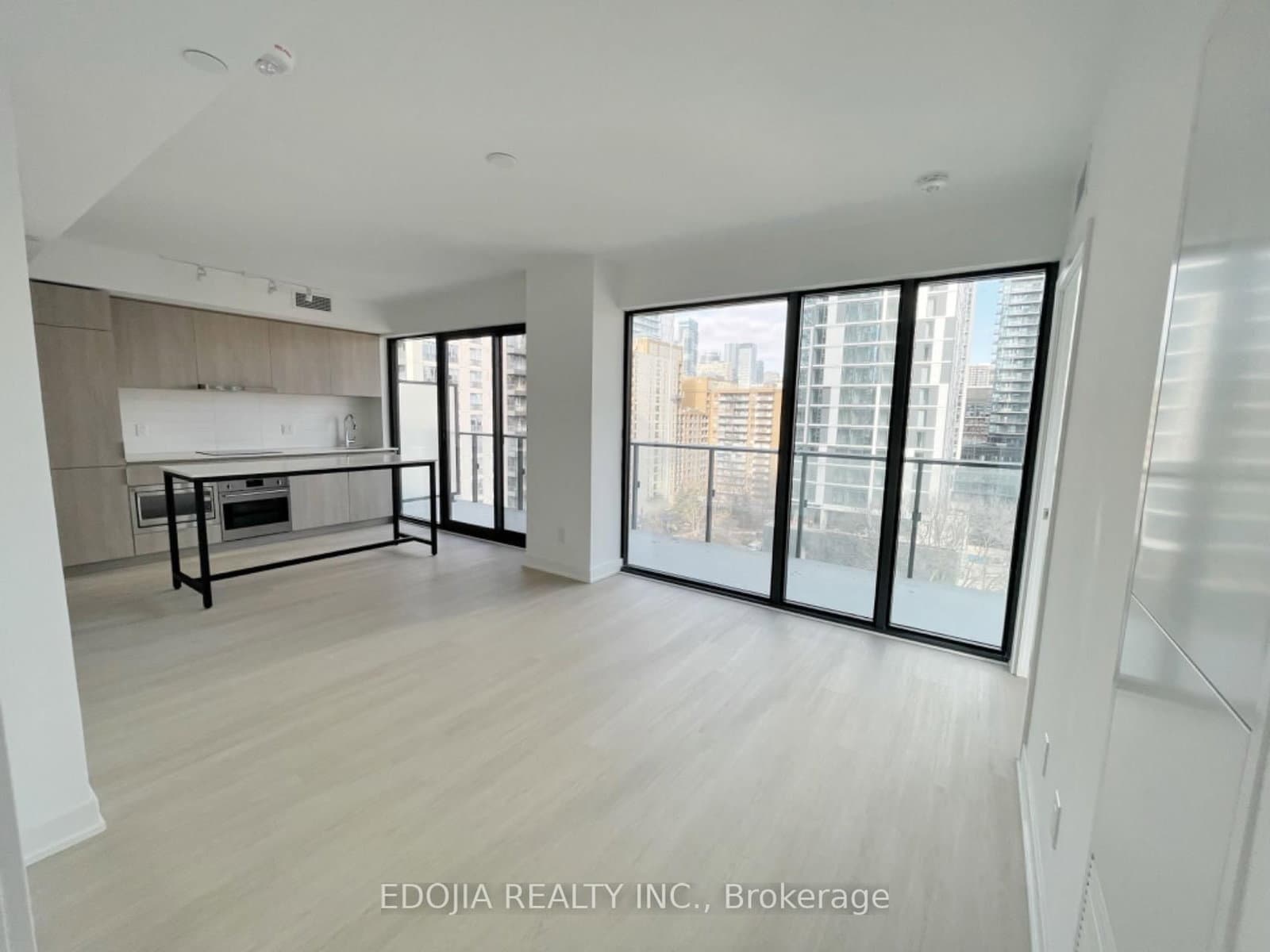 47 Mutual Street, Unit 1005