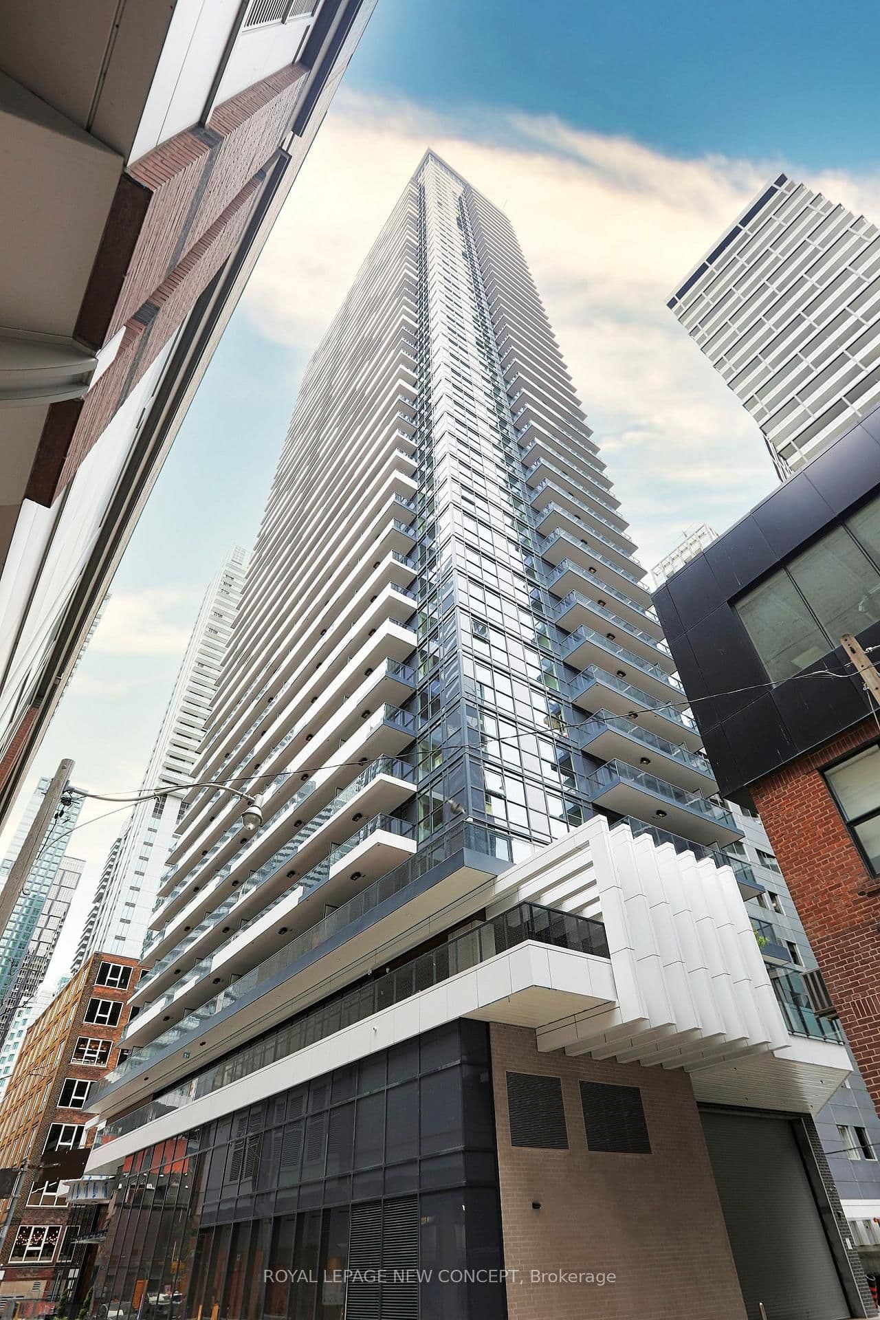 38 Widmer Street, Unit 1001