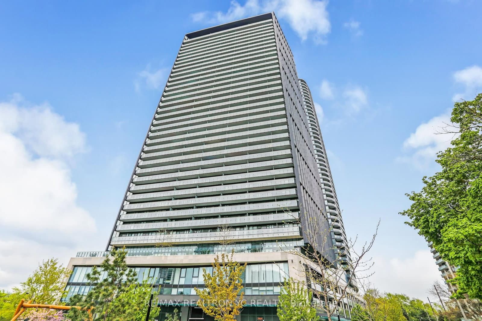 585 Bloor Street E, Unit 3819